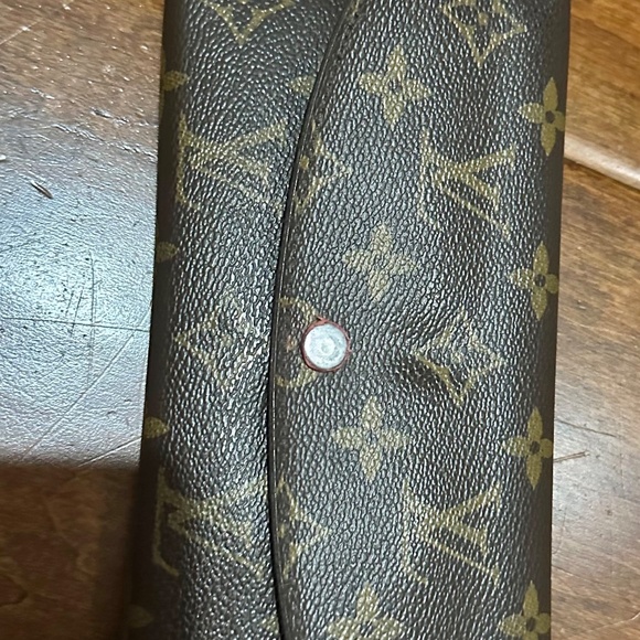 Louis Vuitton Emilie wallet ! - Picture 3 of 8